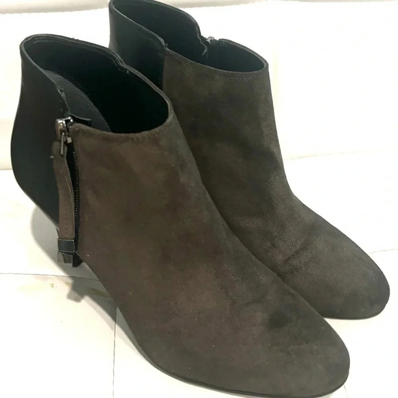 Franco Sarto Grey Suede Black Leather Side Zip Ankle Low Heel Bootie Sz 8.5M - Picture 1 of 7